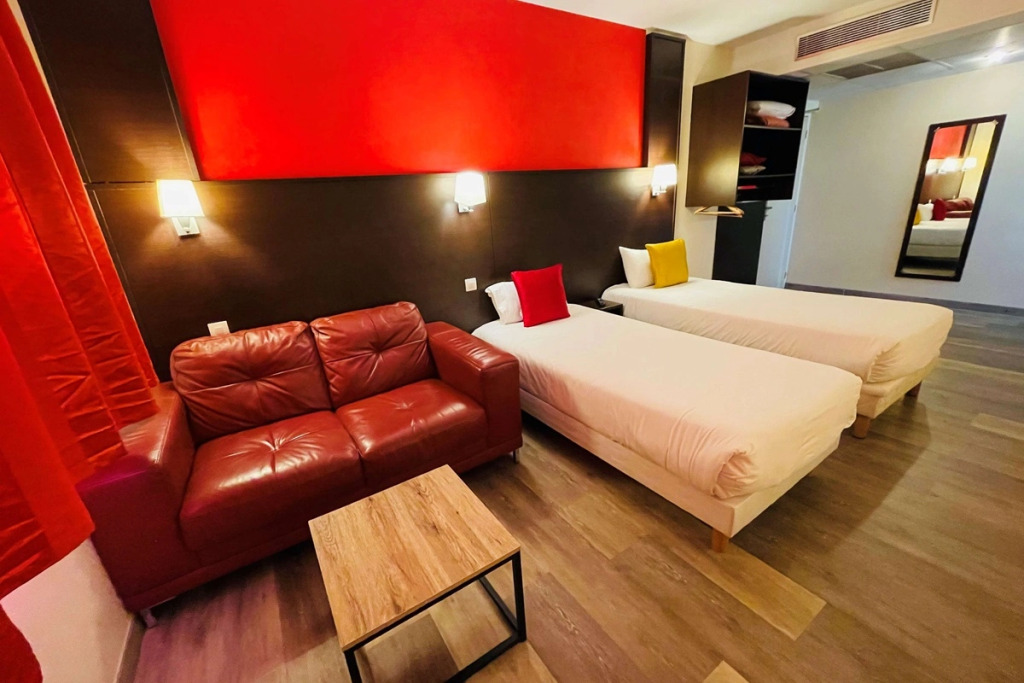 Hôtel Restaurant Kyriad Direct DIJON NORD - Zenith - Toison dOr