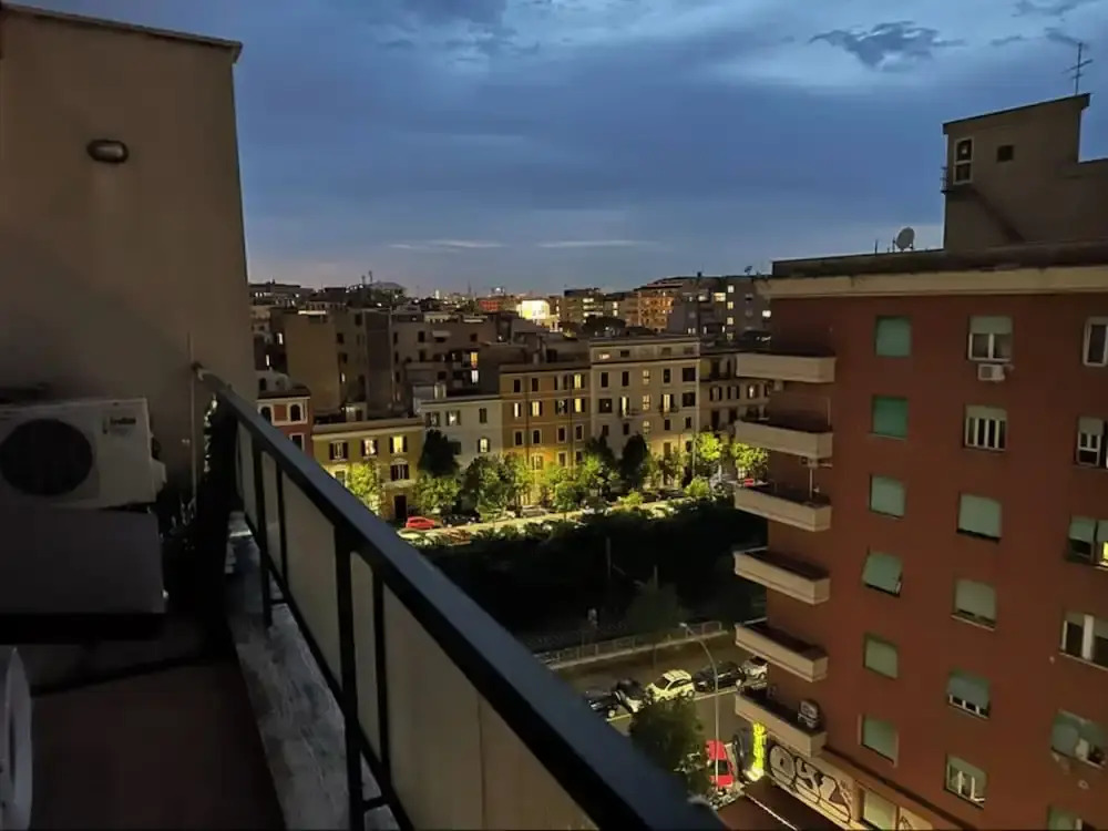 Lucian Dreams in Roma