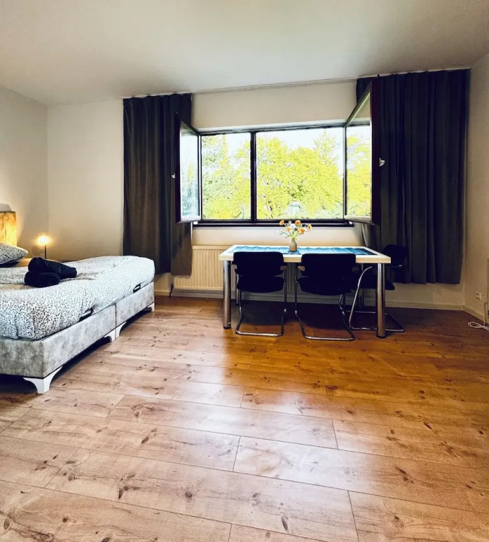 Spacious Budget Home Garden Stay