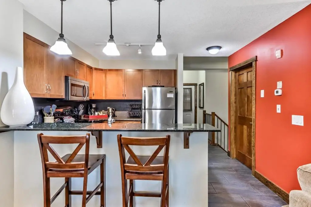 Fenwick Vacation Rentals Spacious Mountain 2 Bedroom with Hot tub