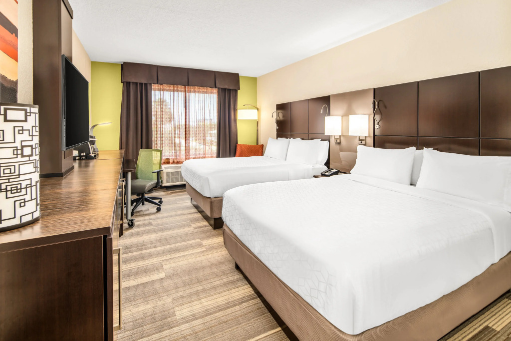 Holiday Inn Express Ft Lauderdale Cruise-Airport by IHG
