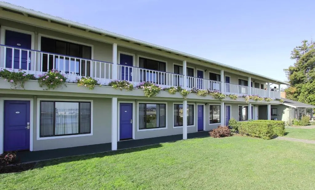 Sea & Sand Inn