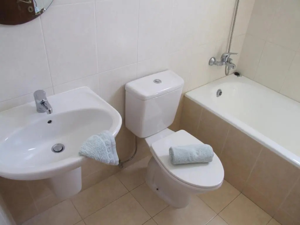 2 bedroom apartment E8 located pool level, sea view, FREE WIFI