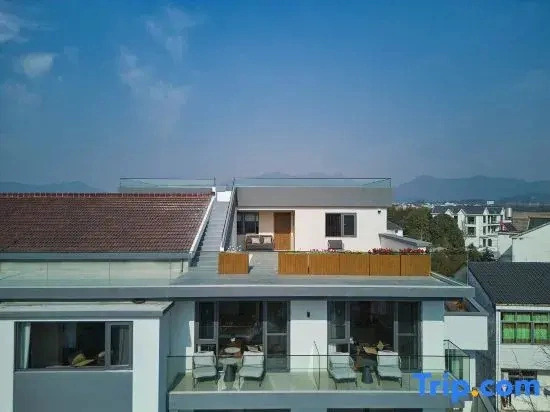 Floral Hotel·Lingxi Light‑Luxury Smart Homestay
