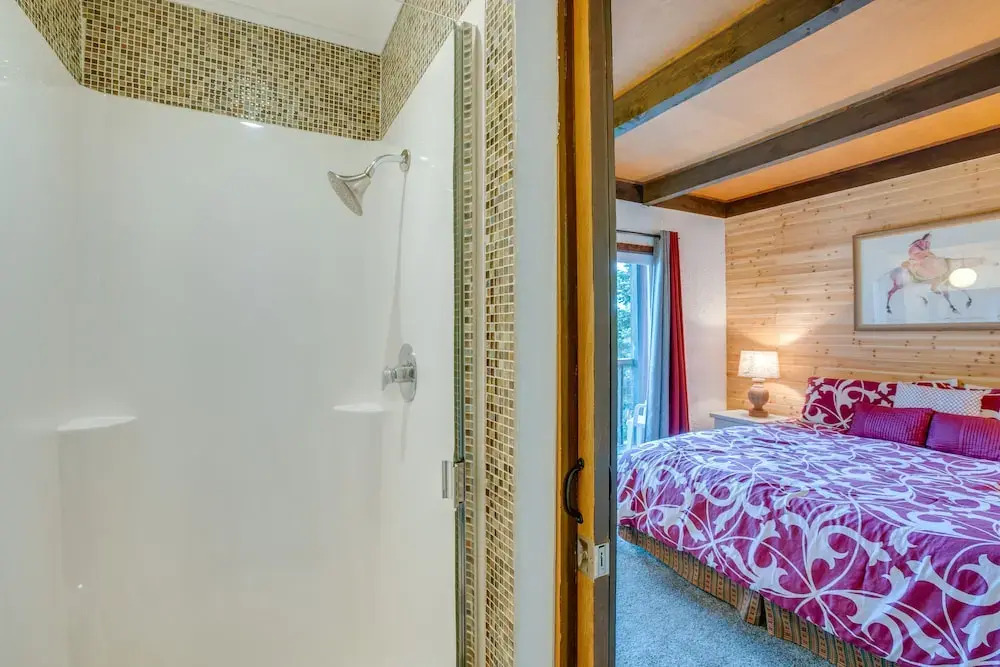 1 Mi to Stagecoach Lift! Homey Tahoe Townhome
