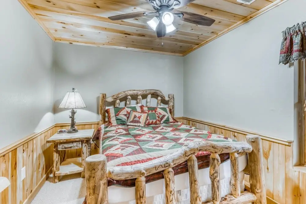 Deepwater Lodge