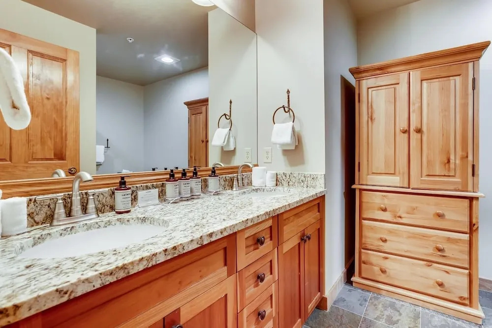 Premier Red Hawk Lodge 2 Br~walk To Slopes~kids Ski Free 2 Bedroom Condo by RedAwning