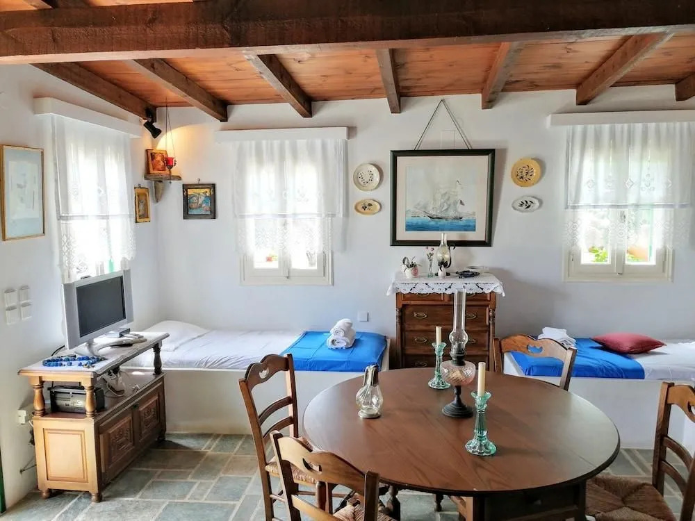 Traditional country house in Tinos