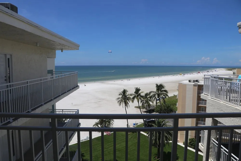 Jamaica Royale - 803 - 2 Br Condo