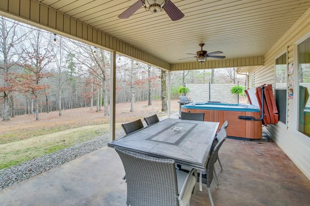 < 5 Mi to Lake Desoto: Grand Hot Springs Home