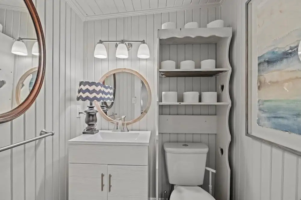 Conch's Point Cottage 2 Bedroom Home by RedAwning