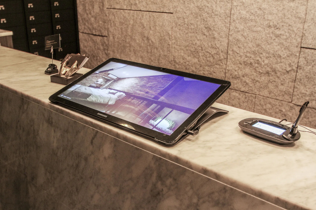 Hotel 2.4
