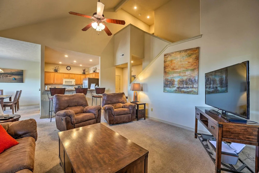 Branson West Golf Getaway w/ Pool Access!