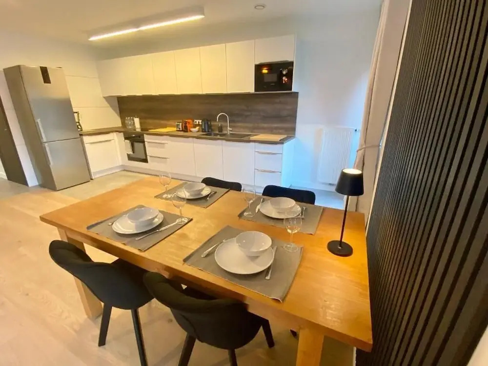 2 Bedrooms Flat in Center with Parking