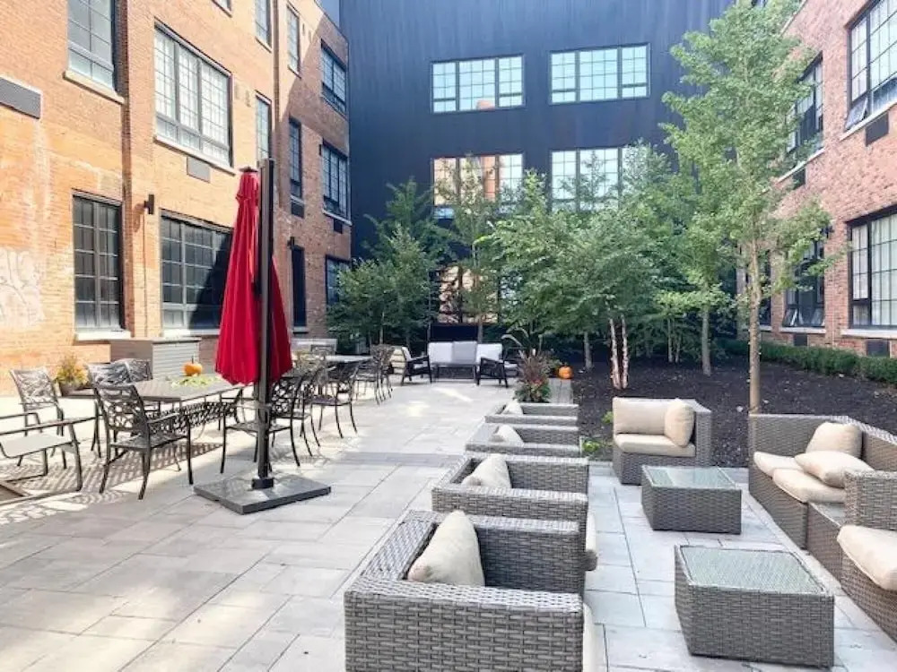 Spacious 2Br Dundurn Loft Rooftop Terrace Parking Gym