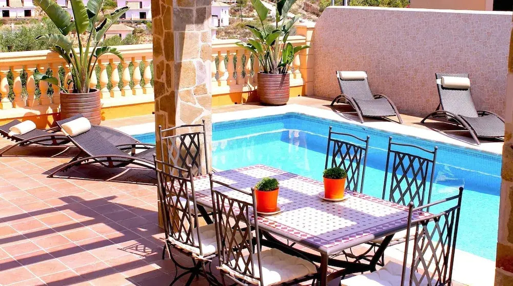 Detached House With Private Pool Near the Beach