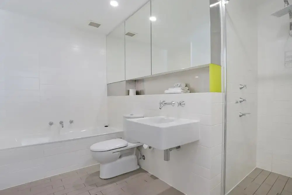 Coast 21 - 3 bedroom poolside apartment