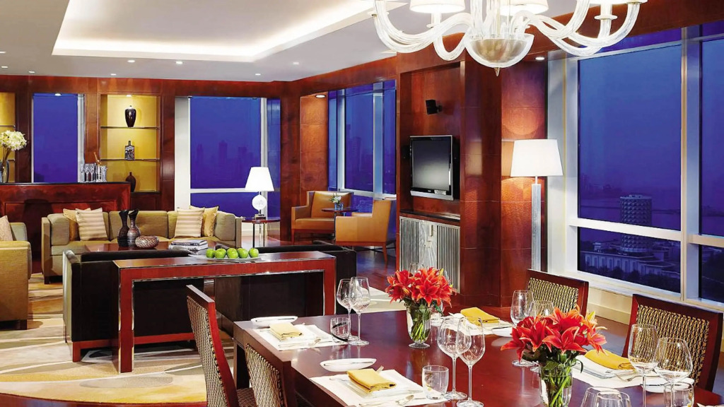 Отель Four Seasons Hotel Mumbai