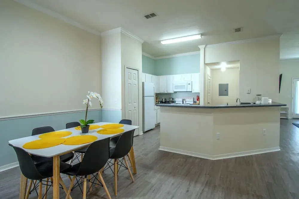 Upscale, modern, resort-style retreat, great location