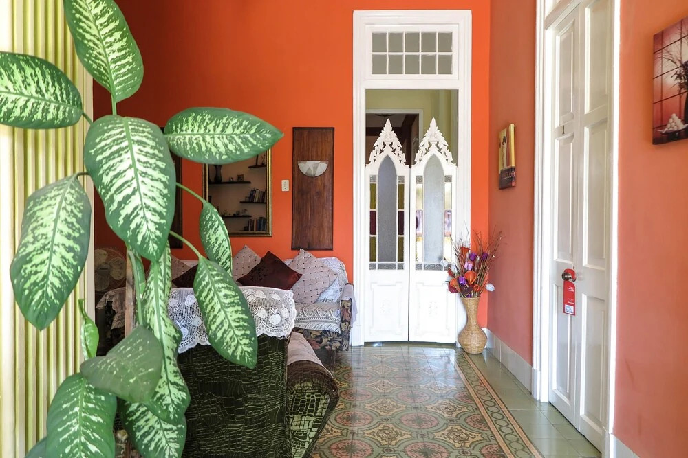 Hostal Balcones 3, Knocking on Cuba