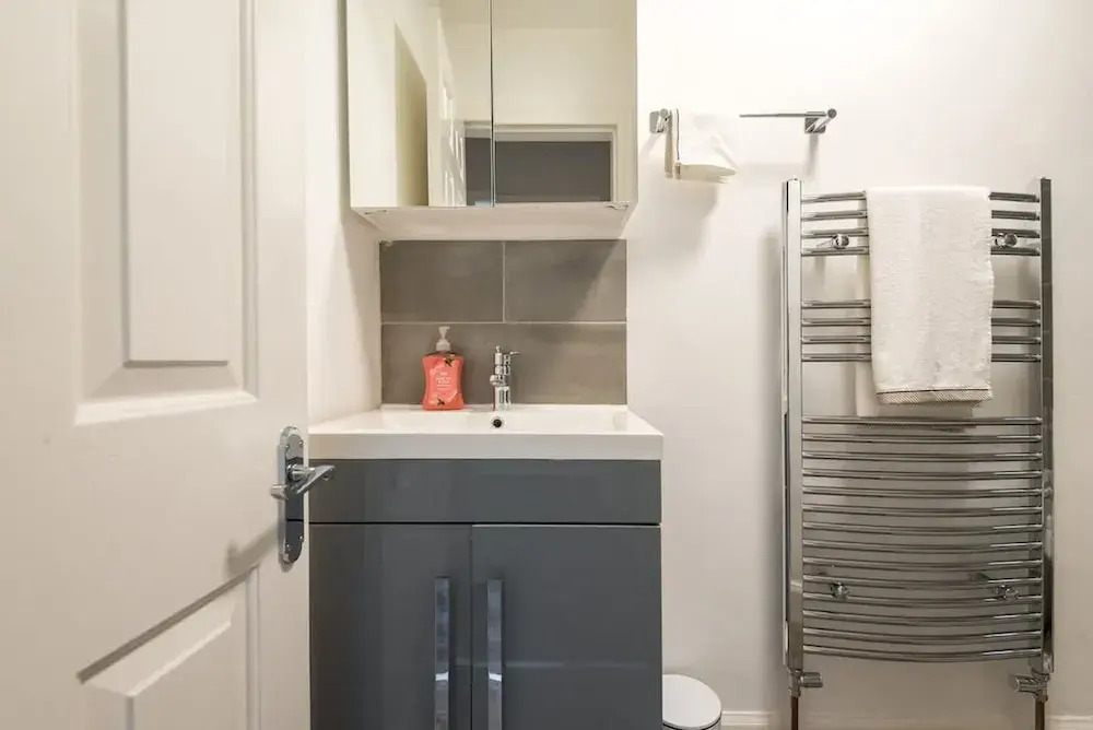 1bed-ground Fl -private Entrance