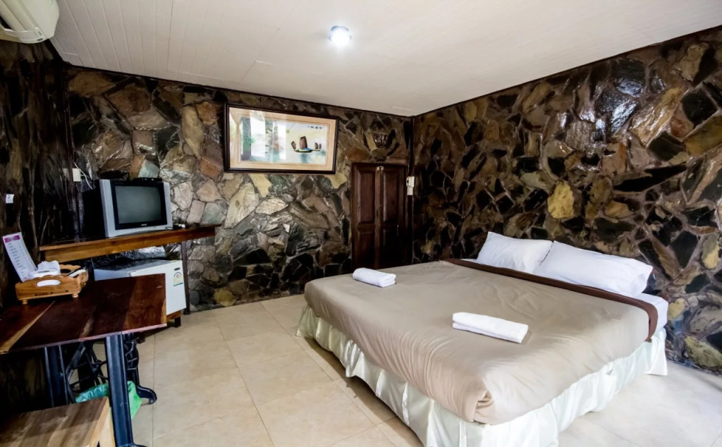 Eve ka Amp Resort