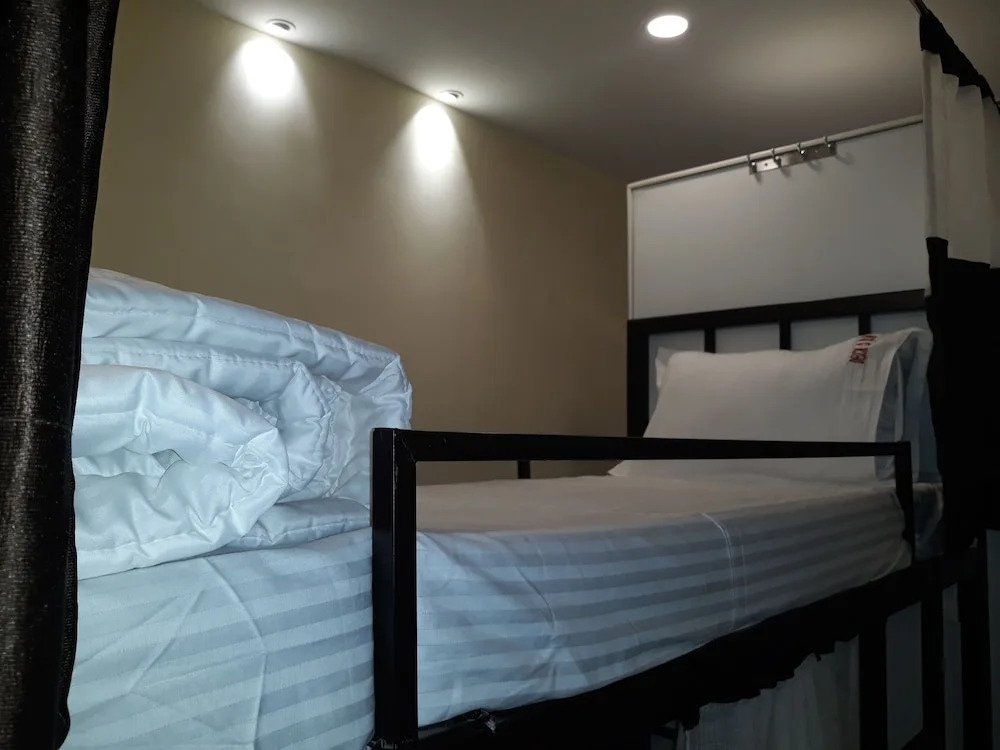 Deck 3 Airport Dormitory - Hostel