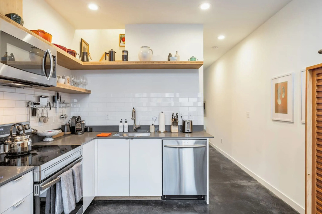 2BR 2BA The Ballard Modish Seattle Location With Rooftop View