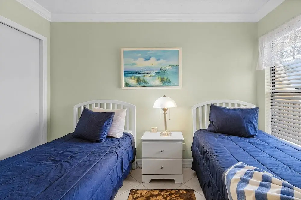 Bay Village 126: Charming Beachfront 2br/2ba Condo W/ Balcony 2 Bedroom Condo
