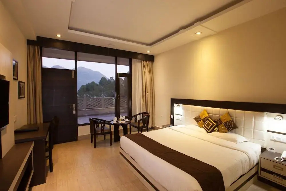 Sea Hawk - Luxury Hill Resort 4 mins from Bhimtal Lake
