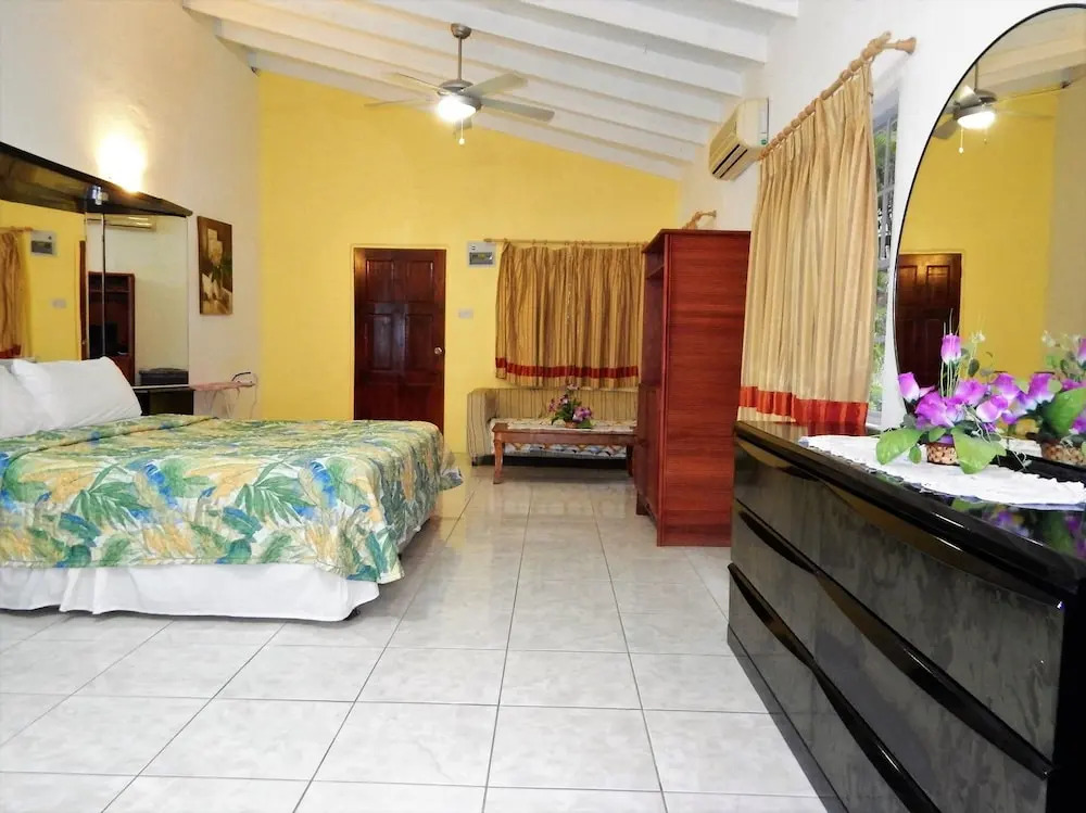 JJ's Paradise Hotel