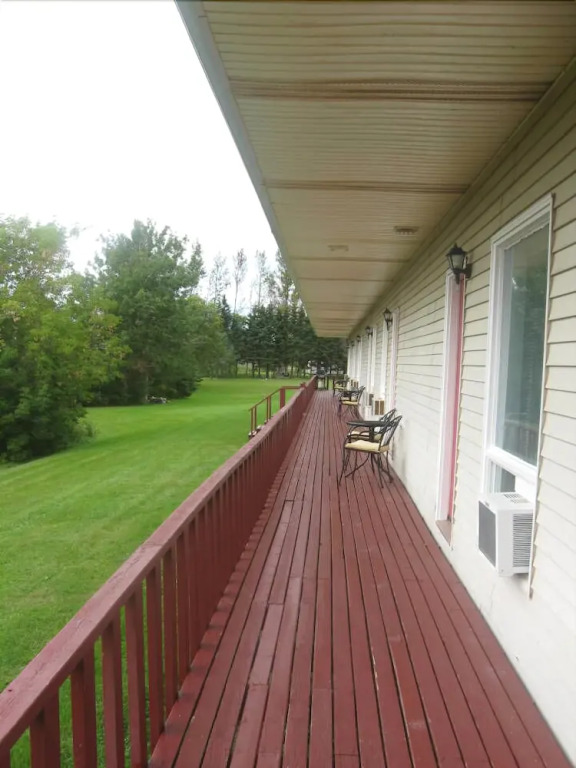 SUMMERSIDE MOTEL &COTTAGES