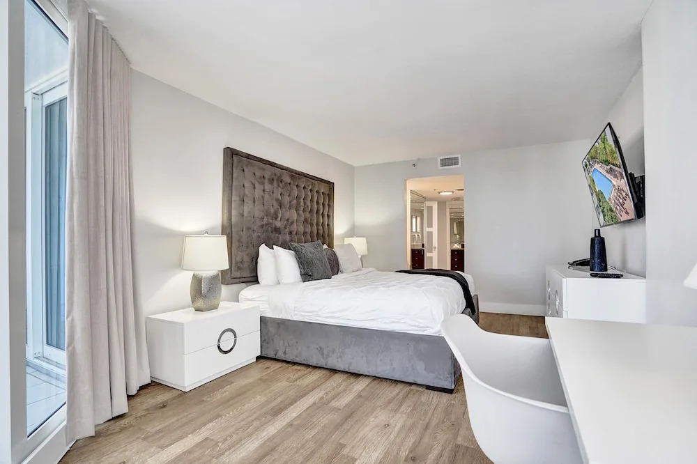 Stunning Balcony Views 3 Bedroom