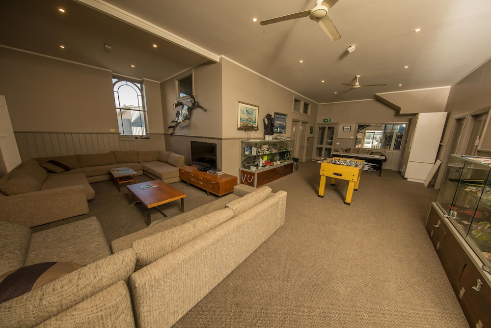 Cobb & Co Lodge