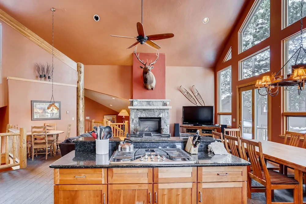 New Listing! Modern Ski Lodge W/ Hot Tub 4 Bedroom Home