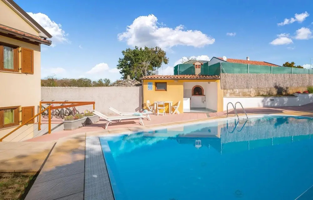 Nice Home in Svetvincenat With Outdoor Swimming Pool, Wifi and 2 Bedrooms