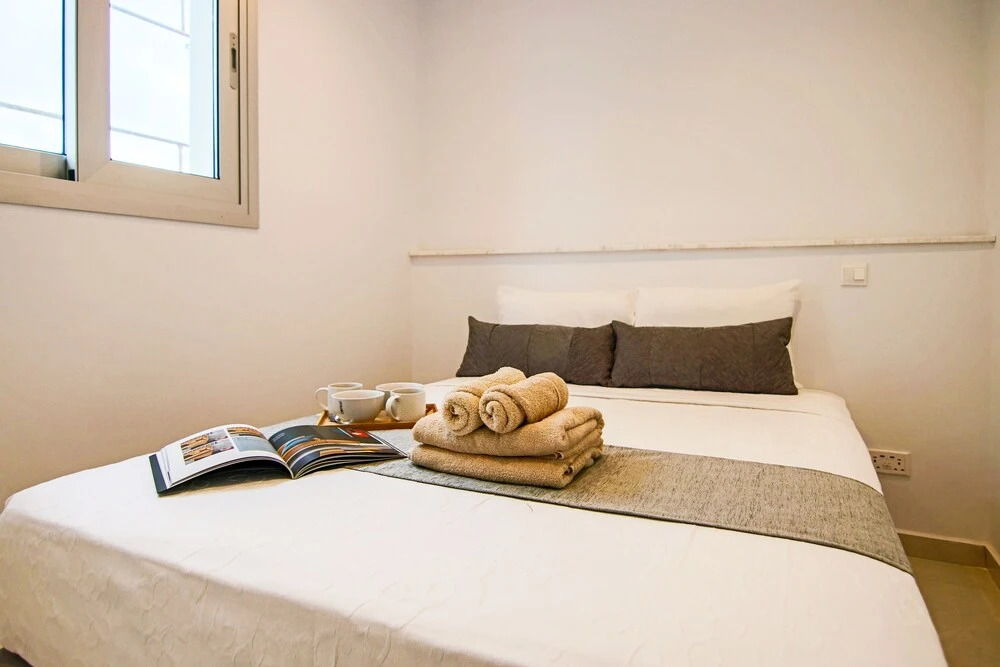 Phaedrus Living: Seaside Executive Flat Harbour 201