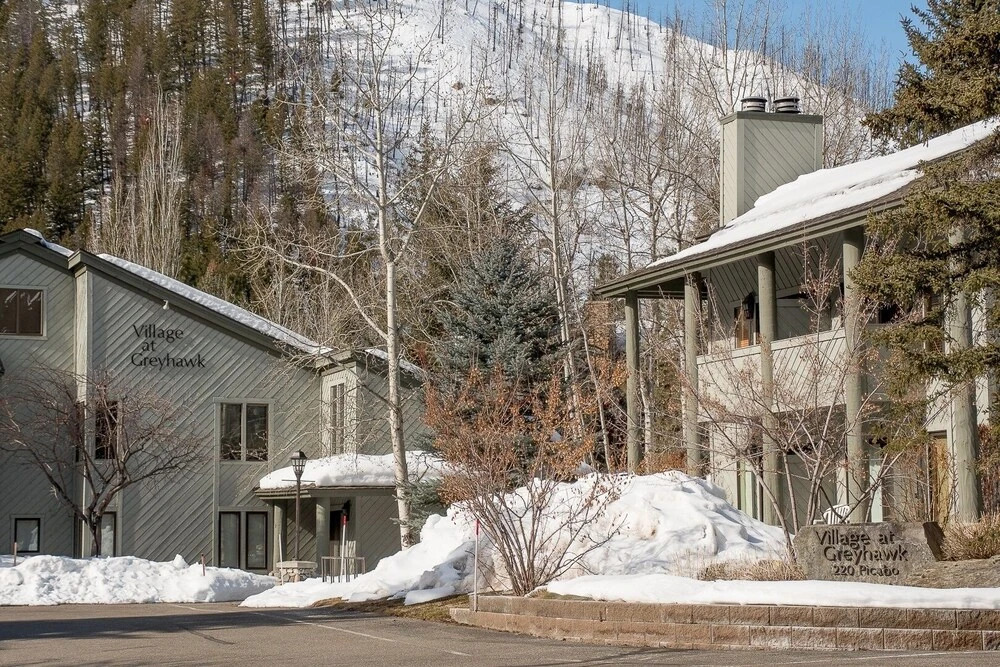Greyhawk 26 - 2 Br Condo