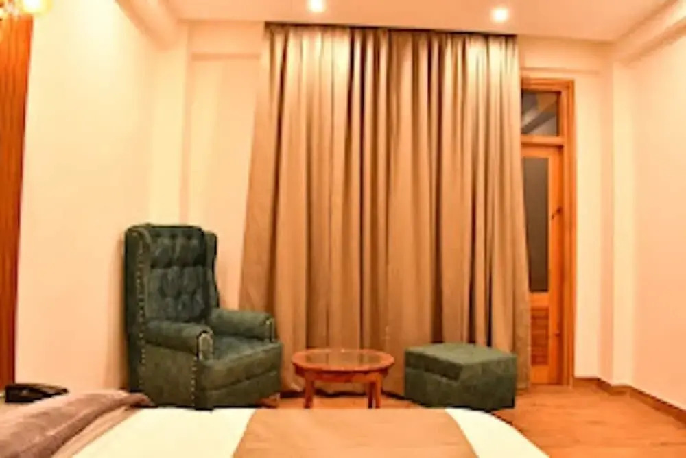 Hotel Mountain Majestys Inn, Manāli