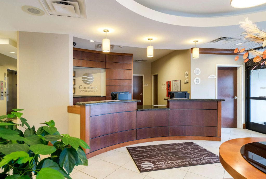 Comfort Inn & Suites Lexington Park near Pax River