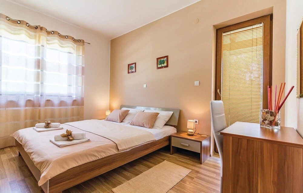 Amazing Home in Liznjan With Wifi and 3 Bedrooms