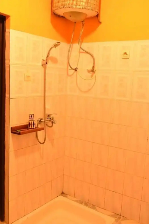 Room in B&B - Amahoro Guest House Triple Room With Shared Bathroom