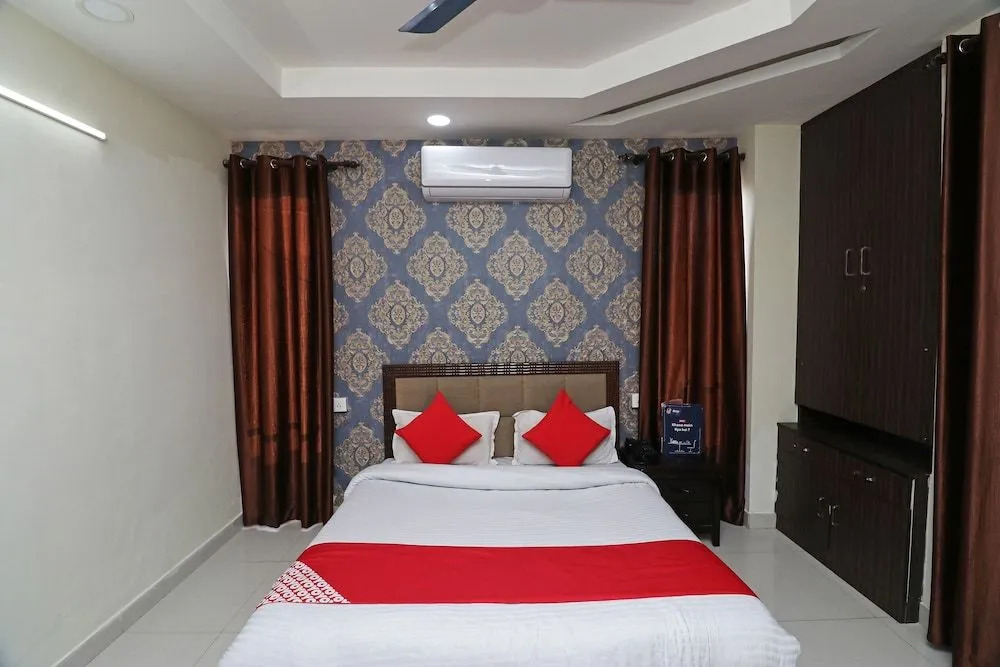 OYO 23660 Nath Residency Guest House