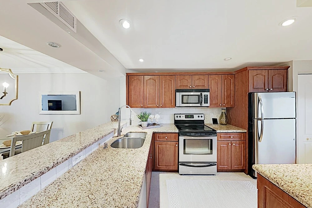 Chic High-rise W/ Gulf Views, Pool & Hot Tub 2 Bedroom Condo