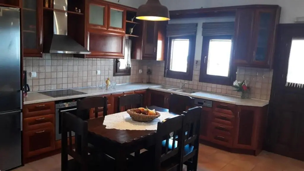 Sunshine house for 9, cozy set up,verandas, sea view.