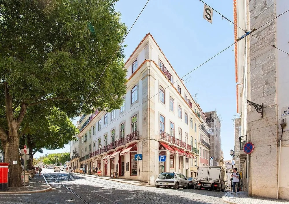 Traveling To Lisbon Castelo Apartments