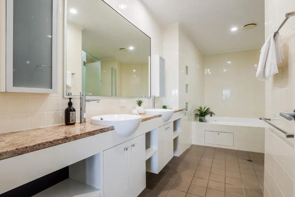 Azure Vista - 3 Bedroom Unit - Ocean Views