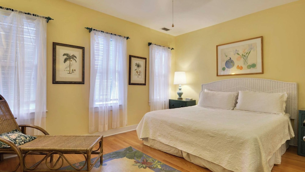 Tropical Dreaming by Avantstay 4 Blks to Beach! Private Pool!
