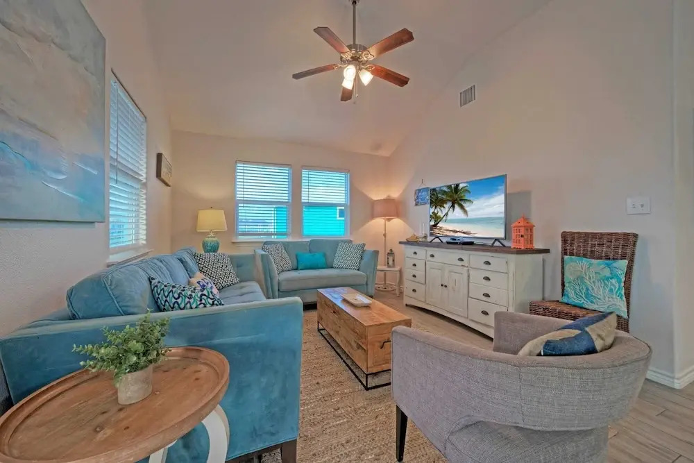 Purple Parrot by Avantstay Heated Pool, Beach Access & Central Port A Location