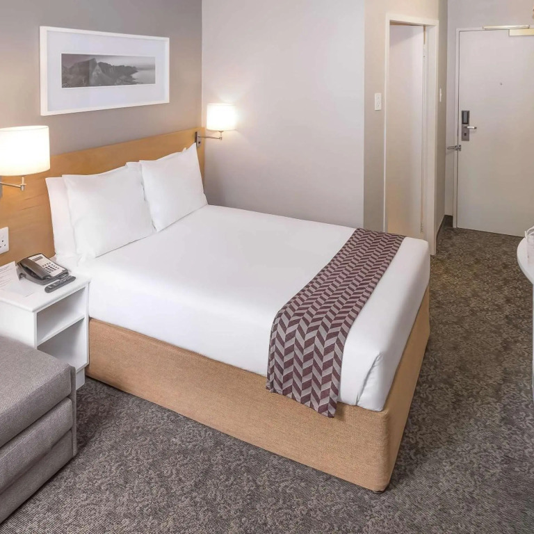 StayEasy Century City